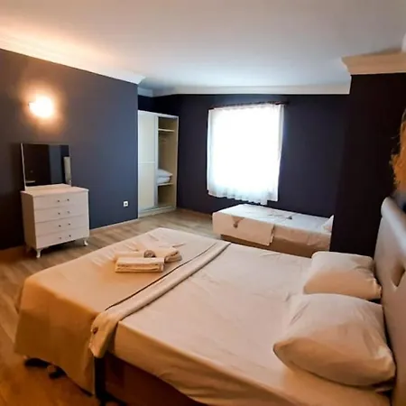 Peaceful Flat With Balcony, Backyard And Partial Sea View Near In